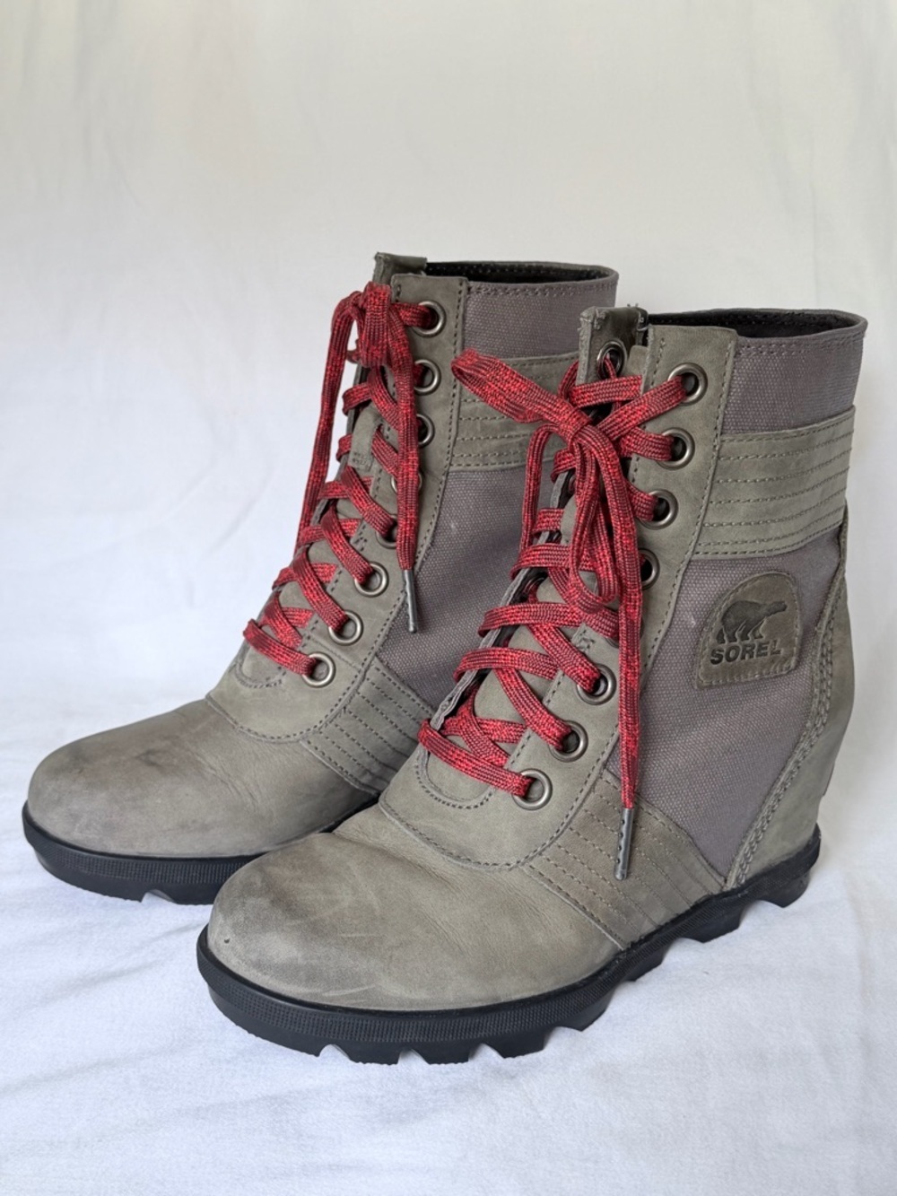Sorel Gray Suede Ankle Boots with Red Laces women’s size 7 - Picture 5 of 10